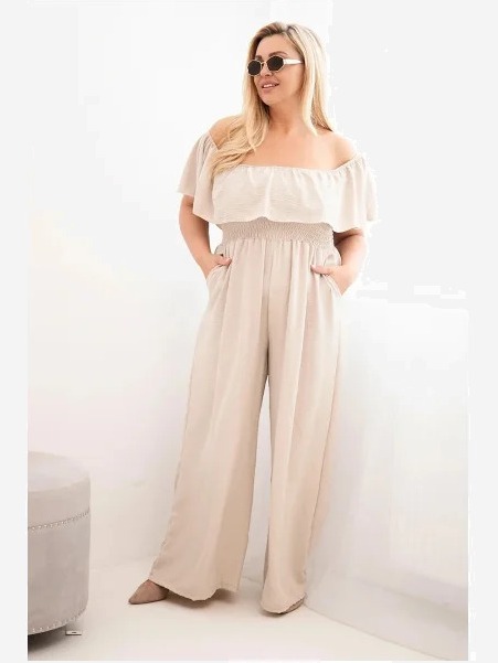 Dámsky overal Plus Size s volánom a krátkym rukávom béžový