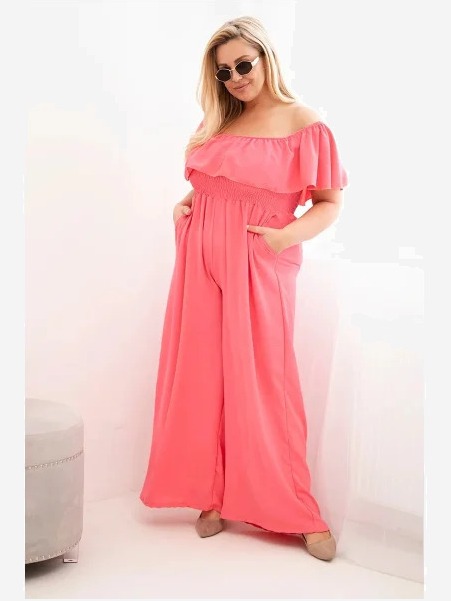 Dámsky overal Plus Size s volánom a krátkym rukávom ružový
