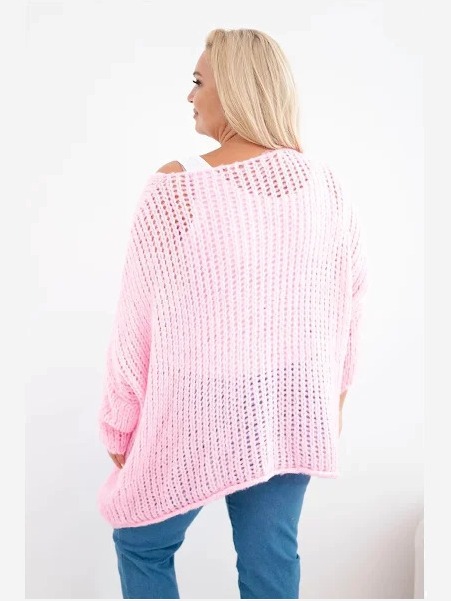 Dámsky ajúrový oversized sveter s výstrihom do V a dlhším zadným cukríková ružová
