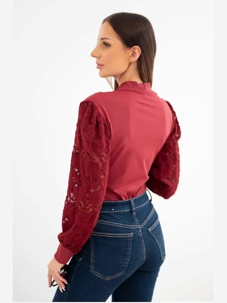 Dámske body blúzka s čipkovanými rukávmi bordová