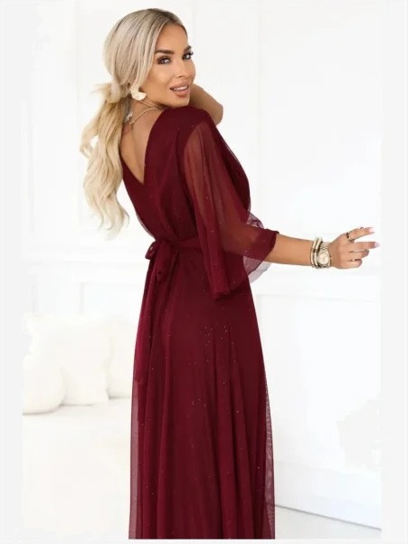 654-6 Dlhé trblietavé šaty plus size s výstrihom a priesvitným rukávom - bordó