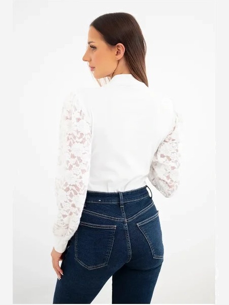 Dámske body blúzka s čipkovými rukávmi ecru