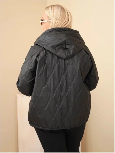 Dámska bunda Plus Size s kapucňou a panterkovým lemovaním čierna