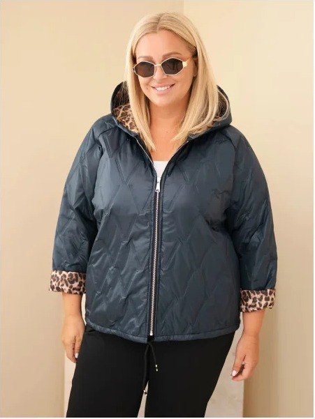 Dámska bunda Plus Size s kapucňou a leopardím lemovaním modrá