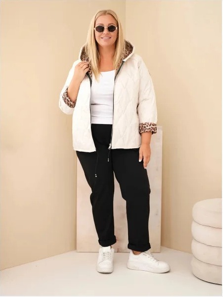 Dámska bunda Plus Size s kapucňou a leopardím lemovaním svetlo béžová