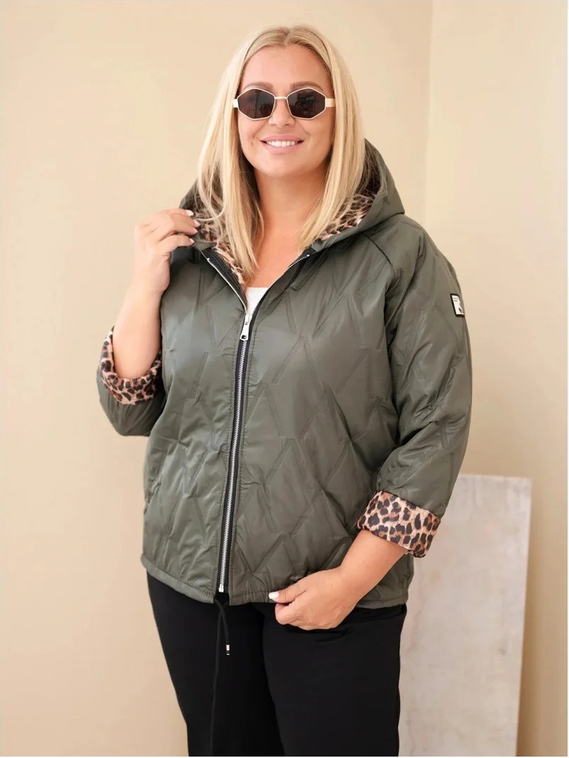 Dámska bunda Plus Size s kapucňou a leopardím lemovaním khaki