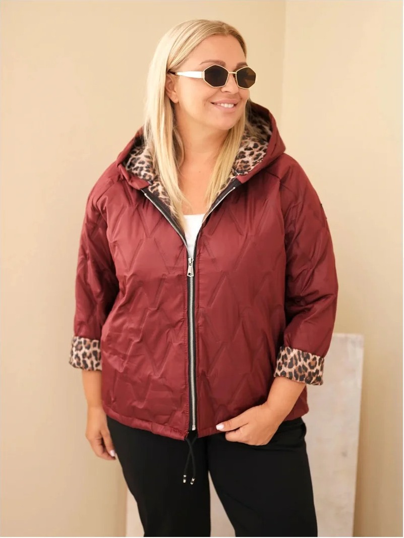 Dámska bunda Plus Size s kapucňou a leopardím lemovaním bordová