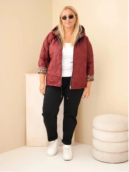 Dámska bunda Plus Size s kapucňou a leopardím lemovaním bordová