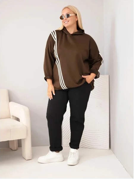 Dámska mikina Plus Size z viskózy s kapucňou a ozdobnými pásikmi hnedá