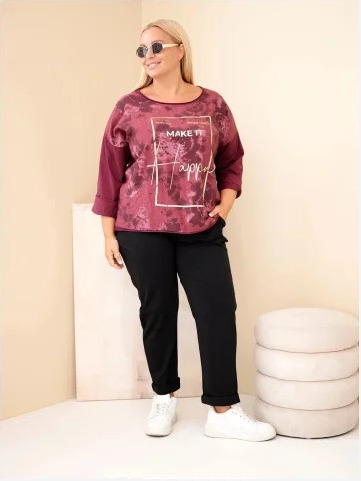 Dámska bavlnená blúzka Plus Size s potlačou a výstrihom do U slivková