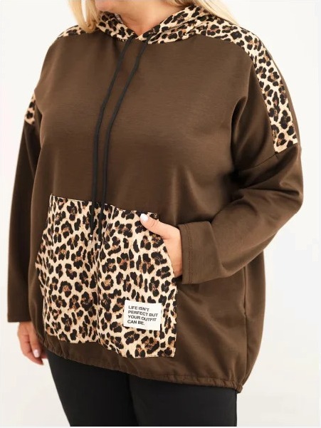 Dámska mikina Plus Size z viskózy s kapucňou a panterkovými vsadkami hnedá