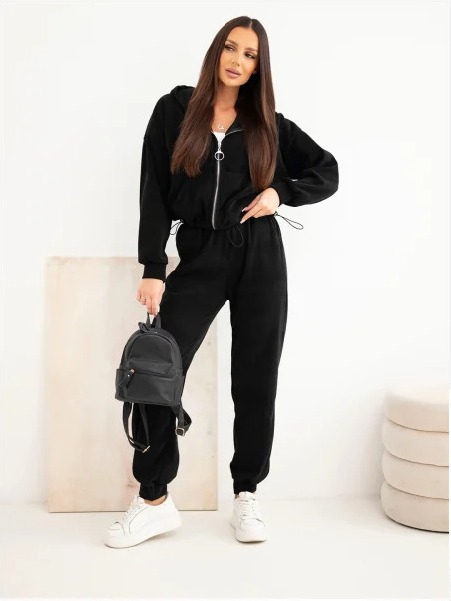 Dámsky komplet z viskózy s prúžkami s okrúhlym výstrihom a nohavicami čierny