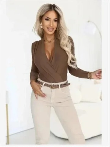 375-11 Štýlové dámske body so zavinovacím výstrihom - mocca hnedá