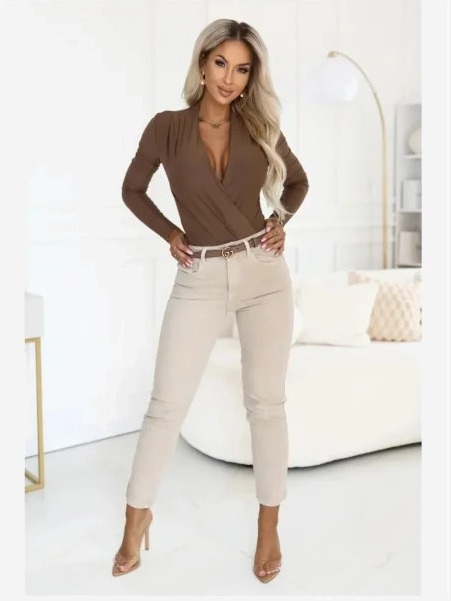 375-11 Štýlové dámske body so zavinovacím výstrihom - mocca hnedá