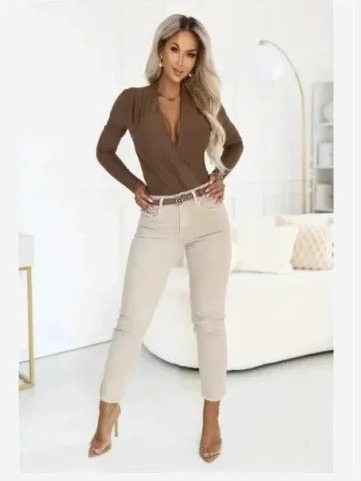 375-11 Štýlové dámske body so zavinovacím výstrihom - mocca hnedá