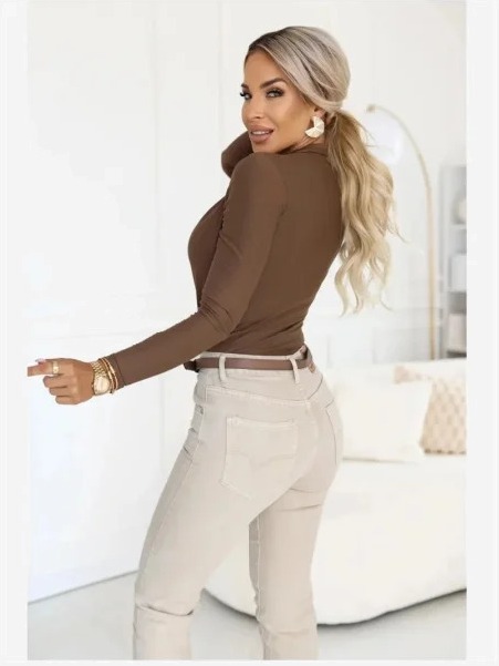 375-11 Štýlové dámske body so zavinovacím výstrihom - mocca hnedá
