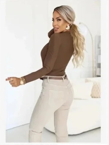 375-11 Štýlové dámske body so zavinovacím výstrihom - mocca hnedá