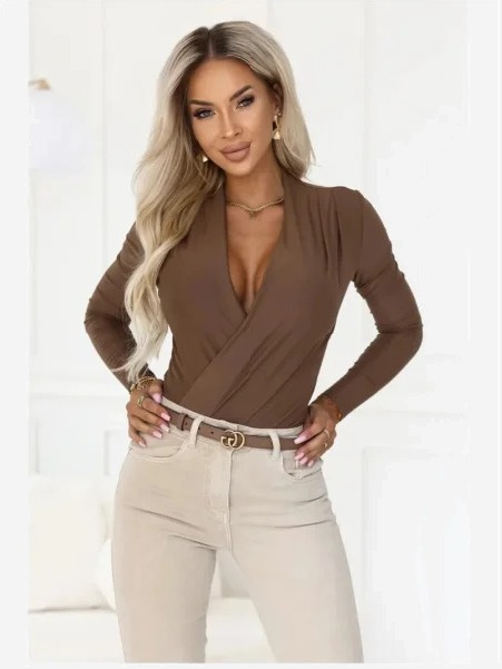 375-11 Štýlové dámske body so zavinovacím výstrihom - mocca hnedá