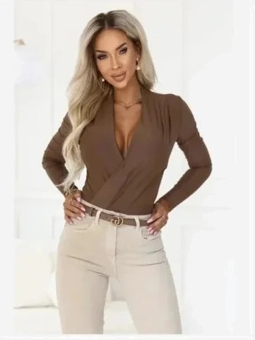 375-11 Štýlové dámske body so zavinovacím výstrihom - mocca hnedá
