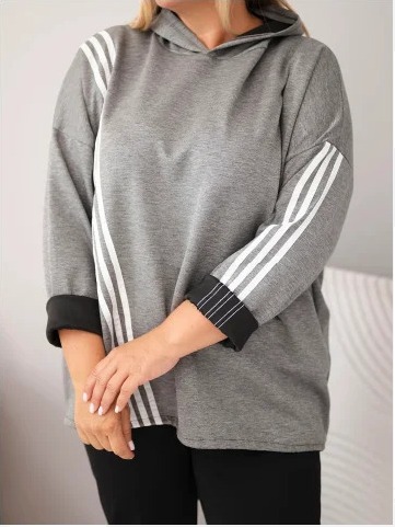 Dámska mikina Plus Size z viskózy s kapucňou a ozdobnými pásikmi tmavosivá tmavo szara