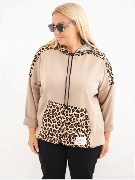 Dámska mikina Plus Size z viskózy s kapucňou a panterkovými vsadkami karamelová