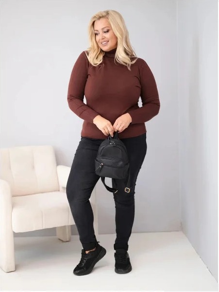 Dámsky viskózový pulóver Plus Size s rolákom klasického strihu tmavohnedý