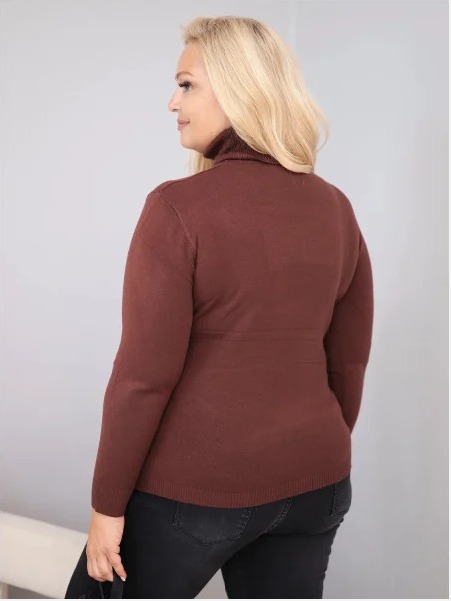 Dámsky viskózový pulóver Plus Size s rolákom klasického strihu tmavohnedý