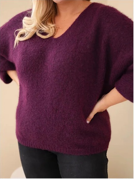 Dámsky sveter Plus Size s výstrihom do V a širokým rukávom fialová tmavá