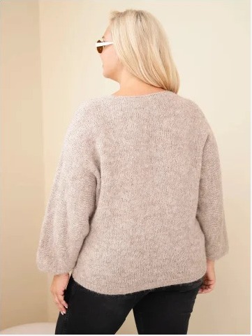 Dámsky sveter Plus Size s výstrihom do V a širokým rukávom tmavý béžový