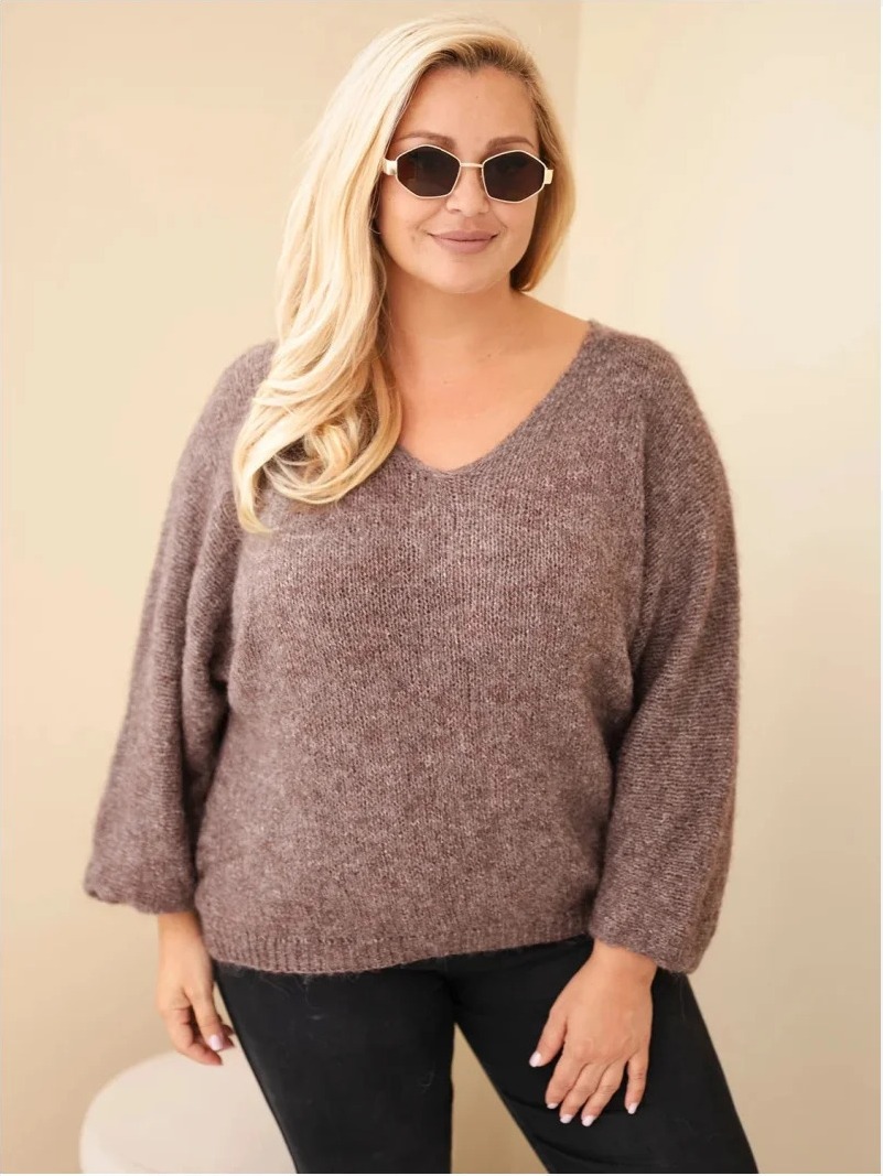 Dámsky sveter Plus Size s výstrihom do V a širokým rukávom mocca