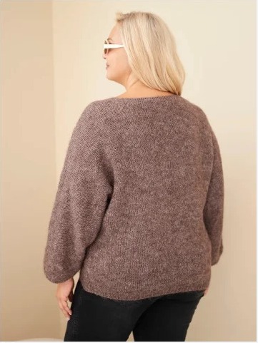 Dámsky sveter Plus Size s výstrihom do V a širokým rukávom mocca