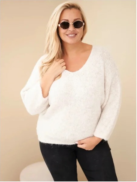 Dámsky sveter Plus Size s véčkovým výstrihom a širokým rukávom béžový
