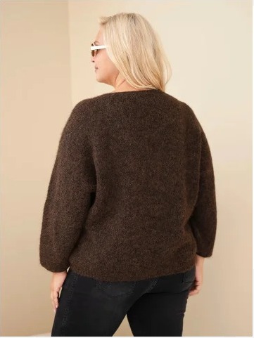 Dámsky sveter Plus Size s výstrihom do V a širokým rukávom hnedý