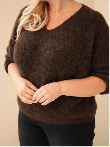 Dámsky sveter Plus Size s výstrihom do V a širokým rukávom hnedý