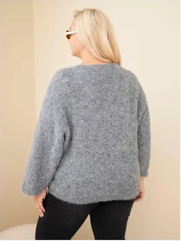 Dámsky sveter Plus Size s výstrihom do V a širokým rukávom sivý