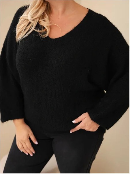 Dámsky sveter Plus Size s výstrihom do V a širokými rukávmi čierny