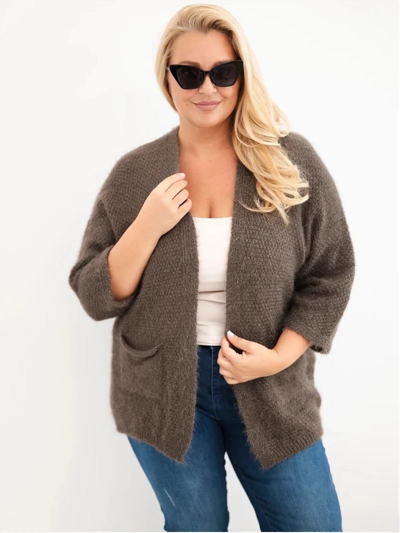 Dámsky sveter Plus Size s vreckami bez zapínania mocca
