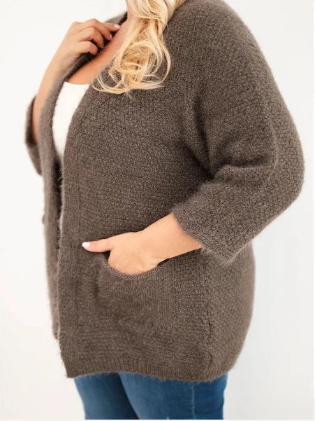 Dámsky sveter Plus Size s vreckami bez zapínania mocca