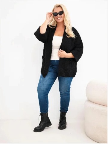Dámsky sveter Plus Size s vreckami bez zapínania čierny