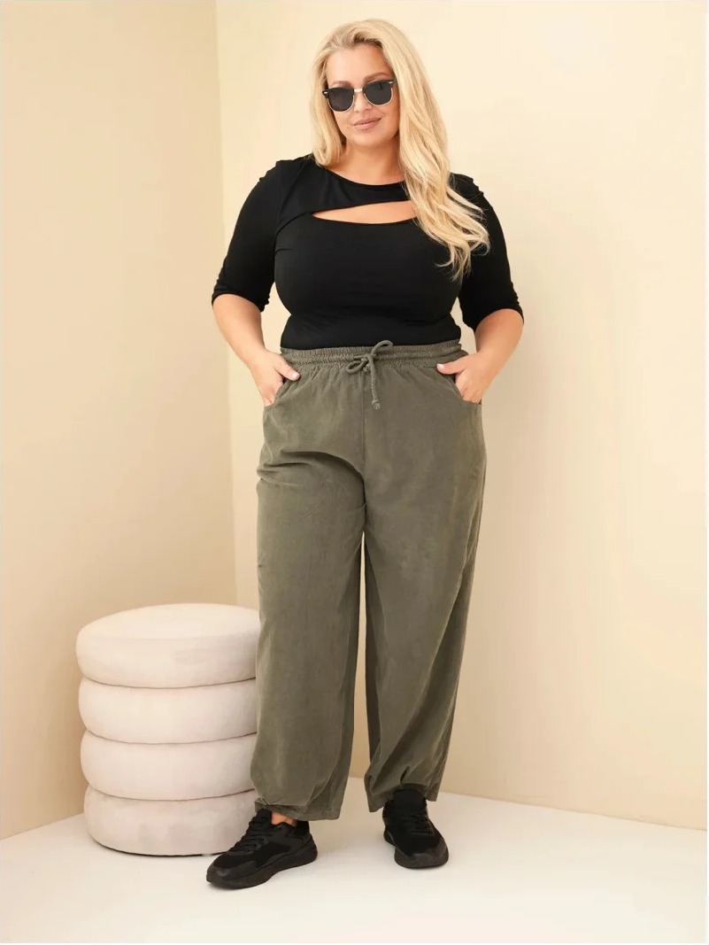 Dámske bavlnené nohavice Plus Size kordové s gumou v páse a vreckami khaki