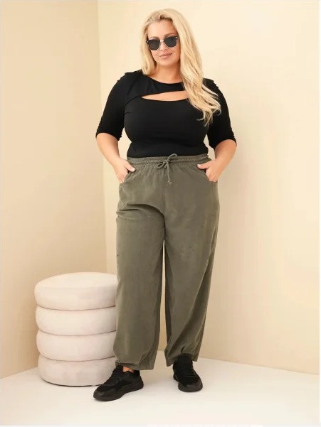 Dámske bavlnené nohavice Plus Size kordové s gumou v páse a vreckami khaki