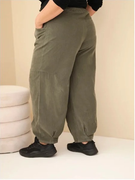Dámske bavlnené nohavice Plus Size kordové s gumou v páse a vreckami khaki