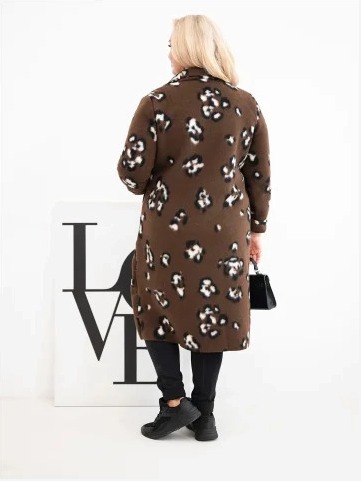 Elegantný dámsky kabát Plus Size s klopami v leopardí vzor hnedej