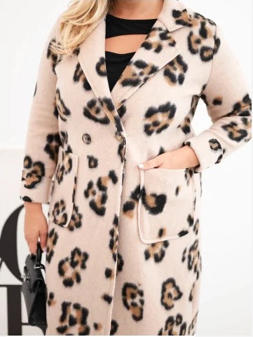 Dámsky elegantný plášť Plus Size s klopami v leopardí vzor béžový