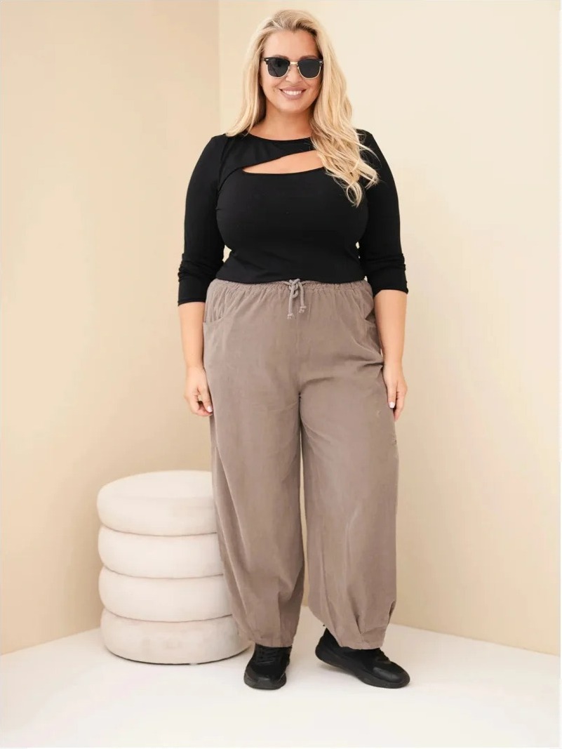 Dámske bavlnené nohavice Plus Size manžestr s gumičkou v páse a vreckami fango zelená