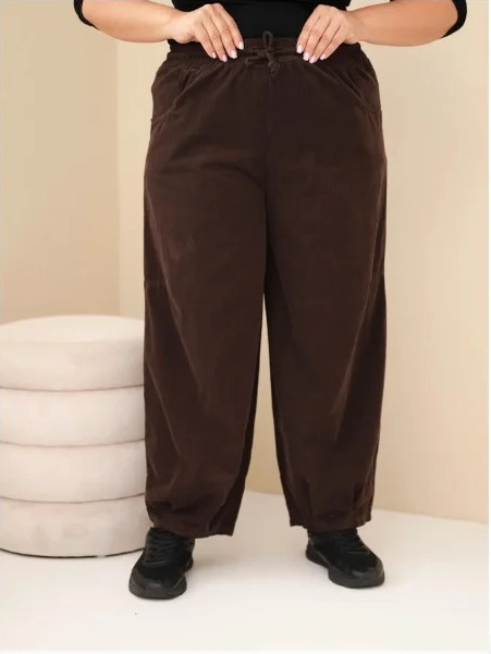 Dámske bavlnené nohavice Plus Size manžestr s gumou v páse a vreckami hnedé