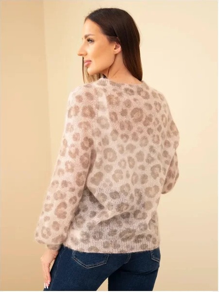 Dámsky sveter zo 70% kid mohairu s leopardím vzorom s dlhým rukávom khaki