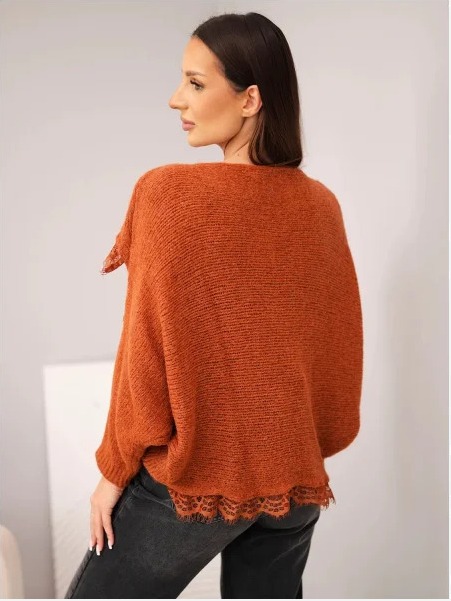 Dámsky asymetrický sveter s čipkou vložkou rudy