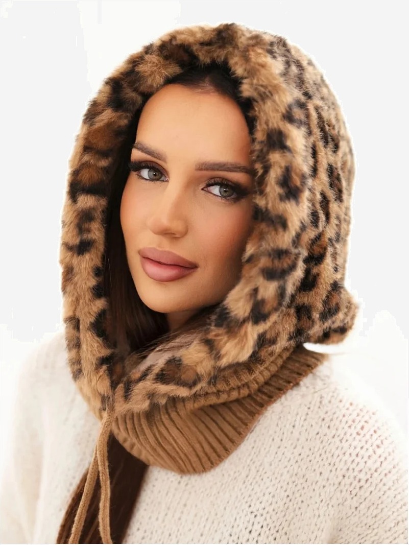 Dámska čiapka s kapucňou s kožušinou s leopardím vzorom so zaväzovaním camelová