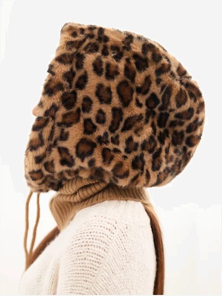 Dámska čiapka s kapucňou s kožušinou s leopardím vzorom so zaväzovaním camelová